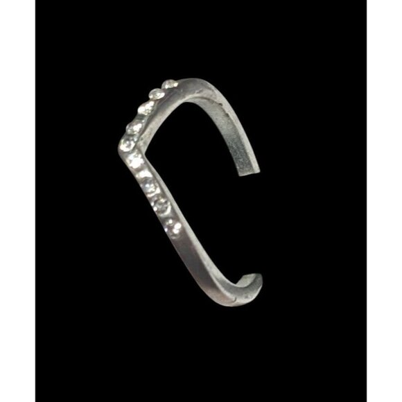 Minimalist Gemmed Chevron Silver Tone Ring Size 3 1/2 - Picture 10 of 12